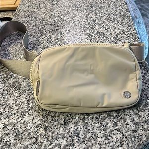 Lululemon Everywhere Belt Bag (Brand New!)